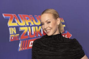 Stefanie Hertel, Pia-Sophie & weitere Stars nach "Zurück in die Zukunft"-Musicalpremiere einig: "Das gab es noch nie!" » stefanie hertel Se Zurueckindiezukunft Dasmusical Premiere Isabel Edvardsson W9a4499