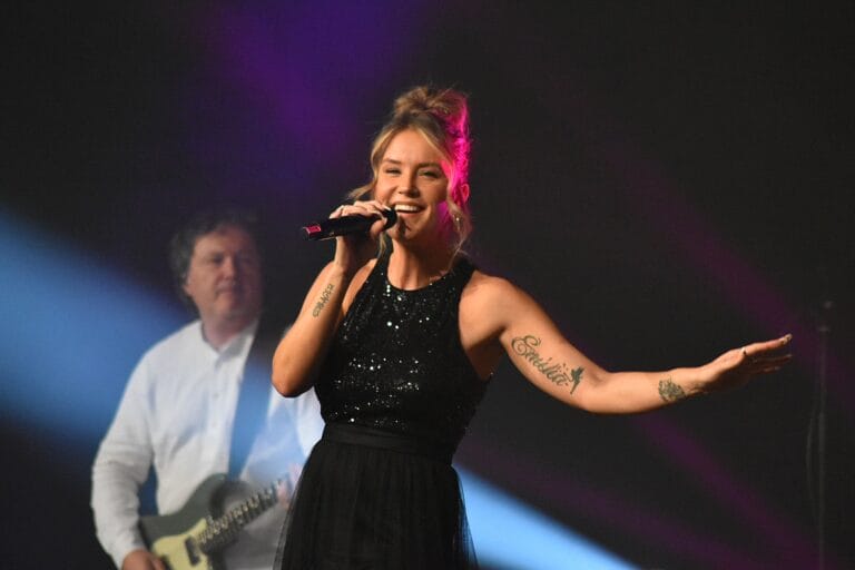 Semino Rossi auf "Feliz Navidad"-Tour mit Sonia Liebing: Die schönsten Fotos aus Osterholz-Scharmbeck