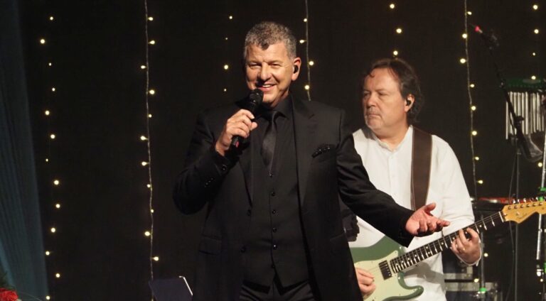 Semino Rossi auf "Feliz Navidad"-Tour mit Sonia Liebing: Die schönsten Fotos aus Osterholz-Scharmbeck