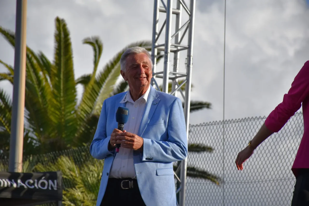 Semino Rossi, Nicole, Claudia Jung & Peter Orloff sprechen über ihre Herzenssache Fly & Help und warum sie die Stiftung unterstützen