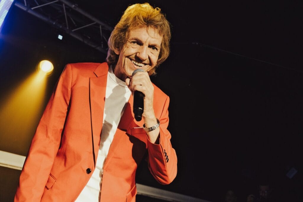 Single-Tipp: Roxy bringt mit "Alle wollen Roxy" ordentlich Retro-Vibes mit!