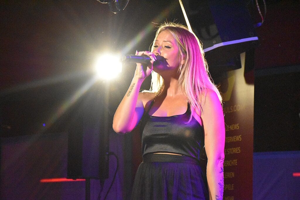 Sonia Liebing: Riesiger Erfolg für neuen Song - SO dankt sie ihren Fans! » Schlager Sonia Liebing: Die schönsten Fotos von ihrem Fankonzert 2024