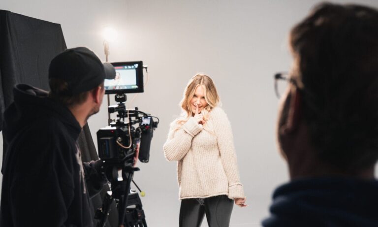 Sonia Liebing: Top-exklusive Fotos zu neuem Musikvideo "Sag ihr nichts von mir"