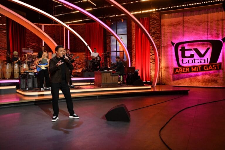 Stefan Mross greift bei "TV Total" erneut zur Trompete - DANN passierte DAS!