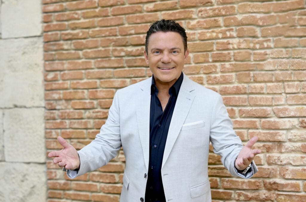 Stefan Mross präsentiert vor "Immer wieder sonntags" auch in dieser Saison eigene Radioshow! Stefan Mross präsentiert vor "Immer wieder sonntags" auch in dieser Saison eigene Radioshow!