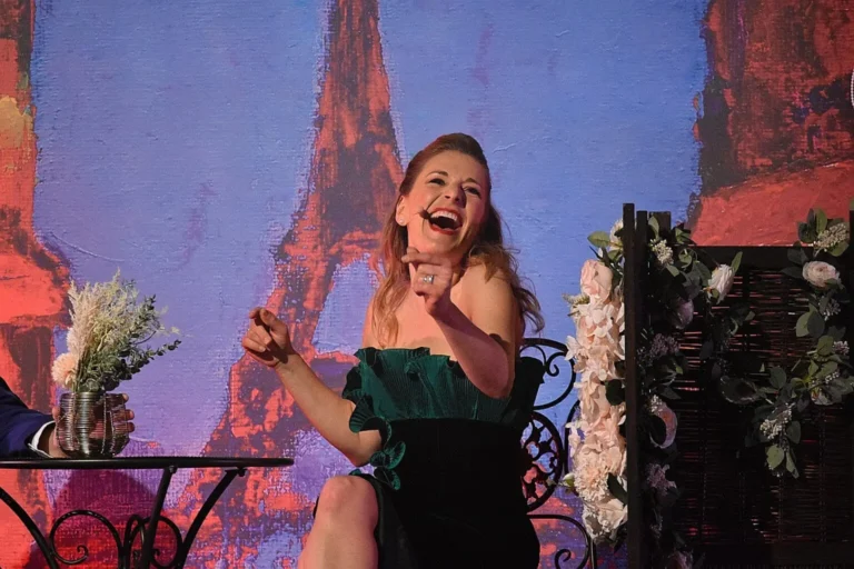 Stefanie Hertel geht mit ihrem Musical „Ganz Paris träumt von der Liebe“ wieder auf Tour: Uns verriet sie, welche Änderungen es gibt!