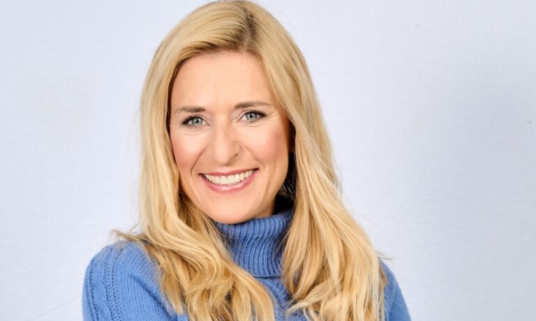 Stefanie Hertel legt „An das Postamt Wolke 7“ pünktlich zum „Adventsfest der 100.000 Lichter“ neu auf