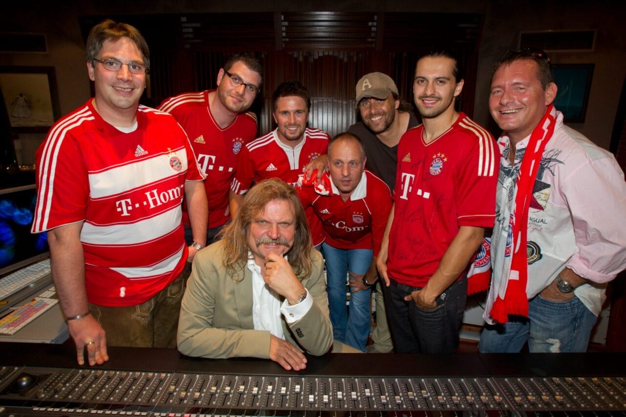 Leslie Mandoki exklusiv über seine Flucht nach Bayern und seine neue Hymne für den FC Bayern München: „Wurde schnell ein Stück Heimat“