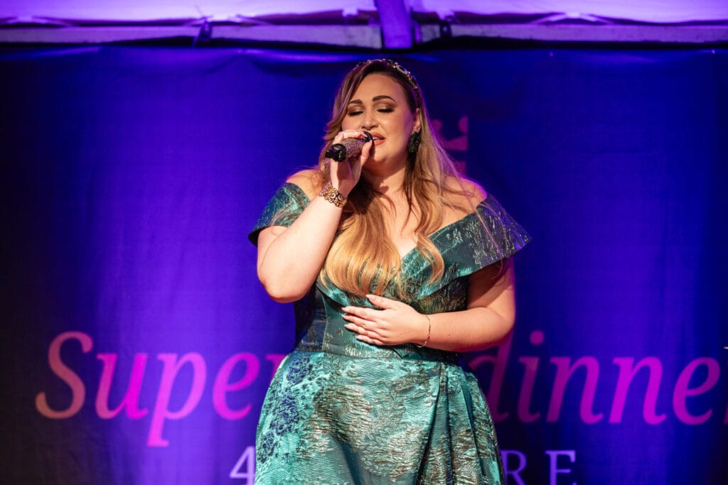 Adriana präsentiert bei Superheldinnen Gala einen Song gegen Gewalt an Frauen - hier mehr dazu » Mickie Krause Adriana präsentiert bei Superheldinnen Gala einen Song gegen Gewalt an Frauen - hier mehr dazu » Mickie Krause