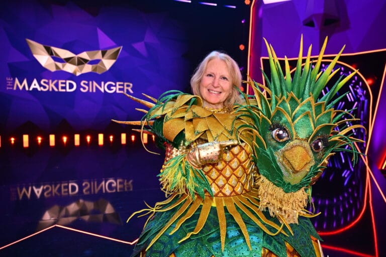 "The Masked Singer": Lady Ananas enttarnt! DIESER Promi steckte im Kostüm!