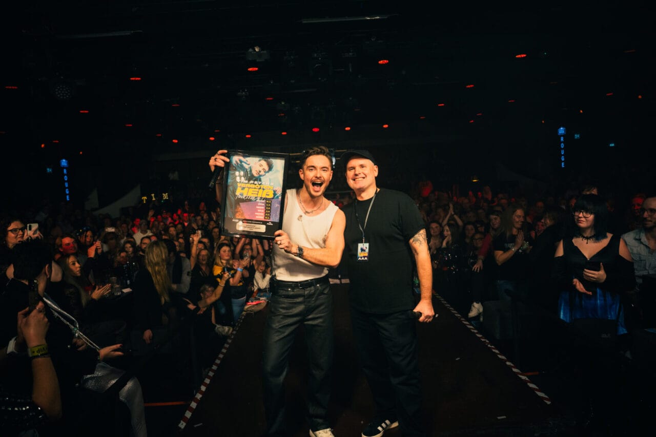 Tim Peters bei „Verboten Heiß“-Tourfinale mit Award überrascht! Tim Peters bei „Verboten Heiß“-Tourfinale mit Award überrascht!