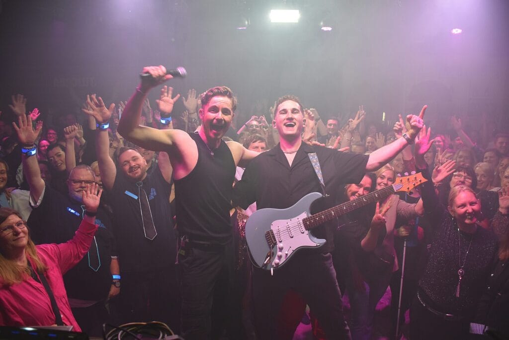 Tim Peters: Furioses & emotionales Tourfinale in Bochum: "Ich hab Pipi in den Augen!" » Matthias Reim Tim Peters: Die schönsten Fotos von seinem Tour-Abschluss in Bochum