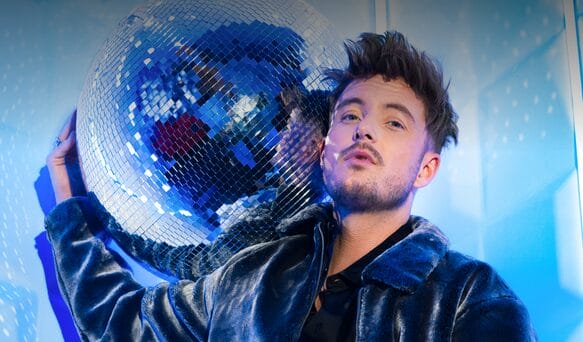 Tim Peters exklusiv über seinen neuen Song „Kids aus den 90s“ & die Zusammenarbeit mit Loona: „Ich bin auch mit ihrer Musik groß geworden“ Tim Peters exklusiv über seinen neuen Song „Kids aus den 90s“ & die Zusammenarbeit mit Loona: „Ich bin auch mit ihrer Musik groß geworden“