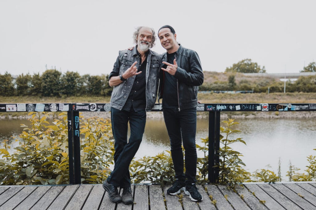 Timsen spricht über Duett mit Bülent Ceylan: SO kam es zu ihrem gemeinsamen Metal-Song "Das muss lauder"! Timsen spricht über Duett mit Bülent Ceylan: SO kam es zu ihrem gemeinsamen Metal-Song "Das muss lauder"!