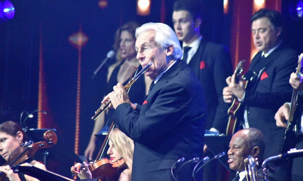 "Da Capo Udo Jürgens" wird auch 2026 fortgesetzt! Hier alle Termine, Tickets und Infos! » Charlien "Udo Jürgens Forever": Die schönsten Fotos aller Gäste der Show
