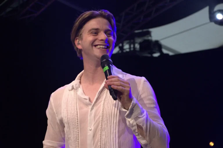 Vincent Gross deutet weitere Überraschungen für sein Album "Prost!" an und verrät sein persönliches Liebingsgetränk!