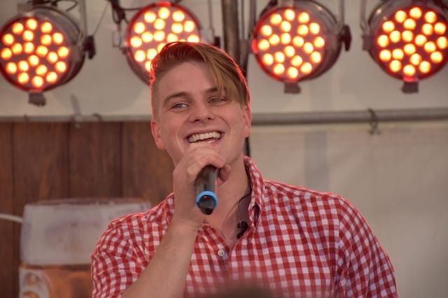 "Immer wieder sonntags": Vincent Gross moderiert auch 2023 das Musikquiz » Mike Leon Grosch "Immer wieder sonntags": Vincent Gross moderiert auch 2023 das Musikquiz » Mike Leon Grosch