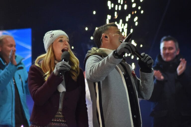 „Wenn die Musi spielt“ Winter Open Air war eine Liebeserklärung an die Musik und bot mit bunten Line-Up eine Riesengaudi! „Wenn die Musi spielt“ Winter Open Air war eine Liebeserklärung an die Musik und bot mit bunten Line-Up eine Riesengaudi!