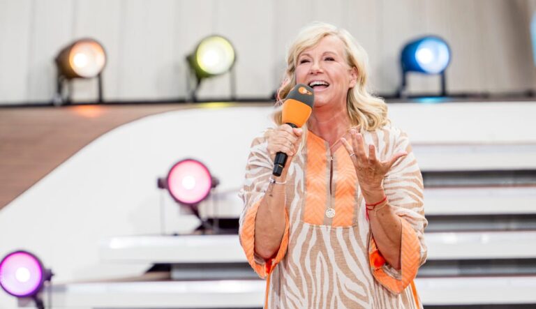 Andrea Kiewel stimmt auf Jubiläum vom ZDF-Fernsehgarten ein: „Das wird unser Sommer“